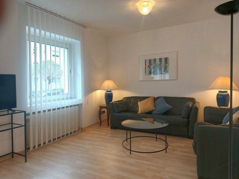 Wohnzimmer D�sseldorf - Heerdt Erdgeschosswohnung Voll ausgestattete Erdgeschosswohnung mit Loggia in D�sseldorf-Heerdt