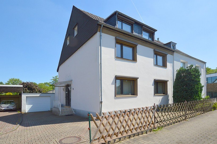 Frontansicht Doppelhaush�lfte D�sseldorf