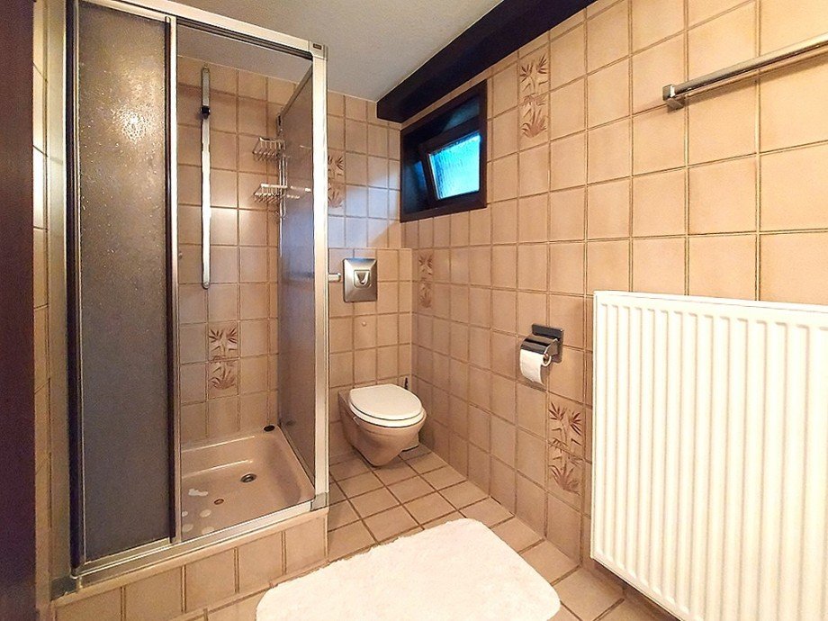 Souterrain-Duschbad Ansicht a Einfamilienhaus Schwalbach