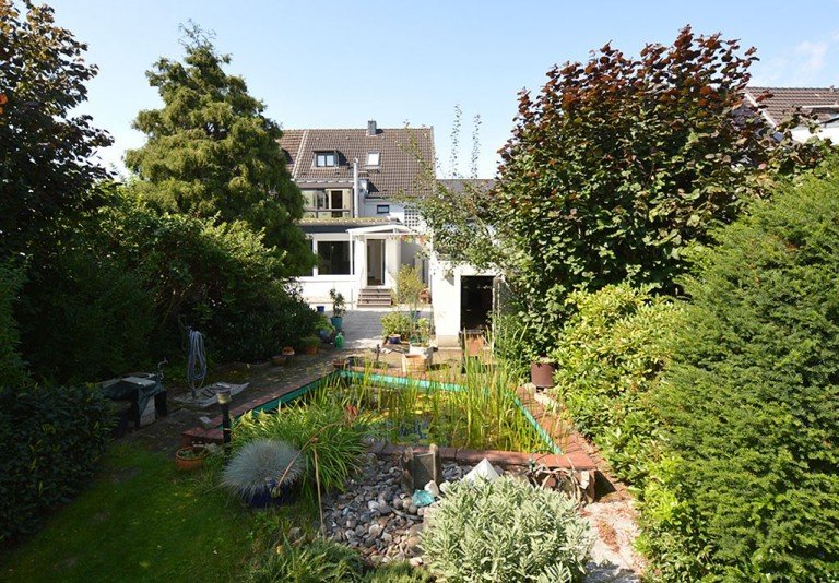 R�ckansicht D�sseldorf - Unterrath Doppelhaush�lfte Ein- Zweifamilienhaus mit ca. 250 m� Wohn- / Nutzfl�che und gro�em Garten