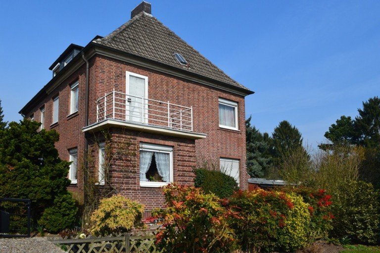 Frontansicht D�sseldorf - Wittlaer Einfamilienhaus Charmante Doppelhaush�lfte im exklusiven Wittlaer