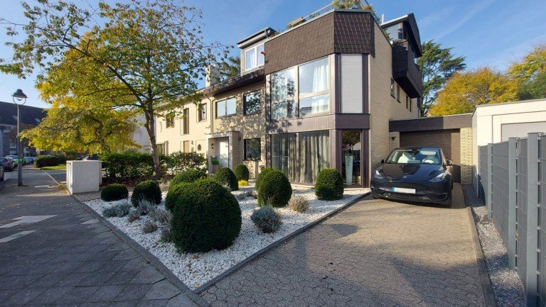  D�sseldorf - Oberkassel Maisonettewohnung Oberkassel - Haus im Haus auf 232 m� Wohnfl�che mit Garten, Garage und Stellplatz