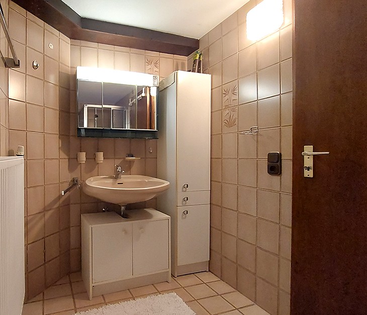 Souterrain-Duschbad Ansicht b Einfamilienhaus Schwalbach