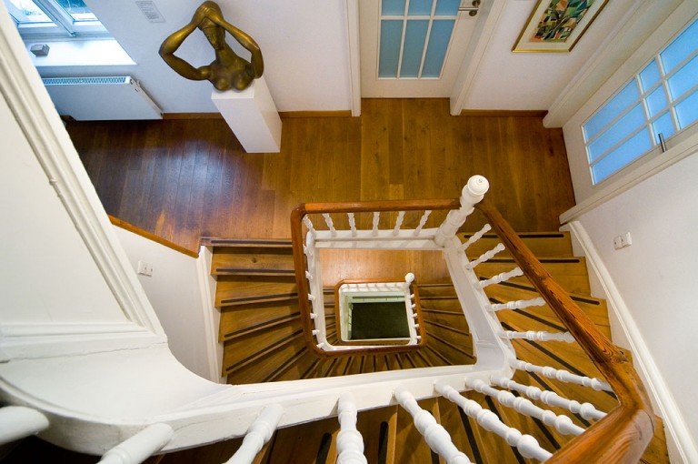 Treppenhaus D�sseldorf - Altstadt B�rohaus Wohn- und Gesch�ftshaus in Top Lage der D�sseldorfer Altstadt