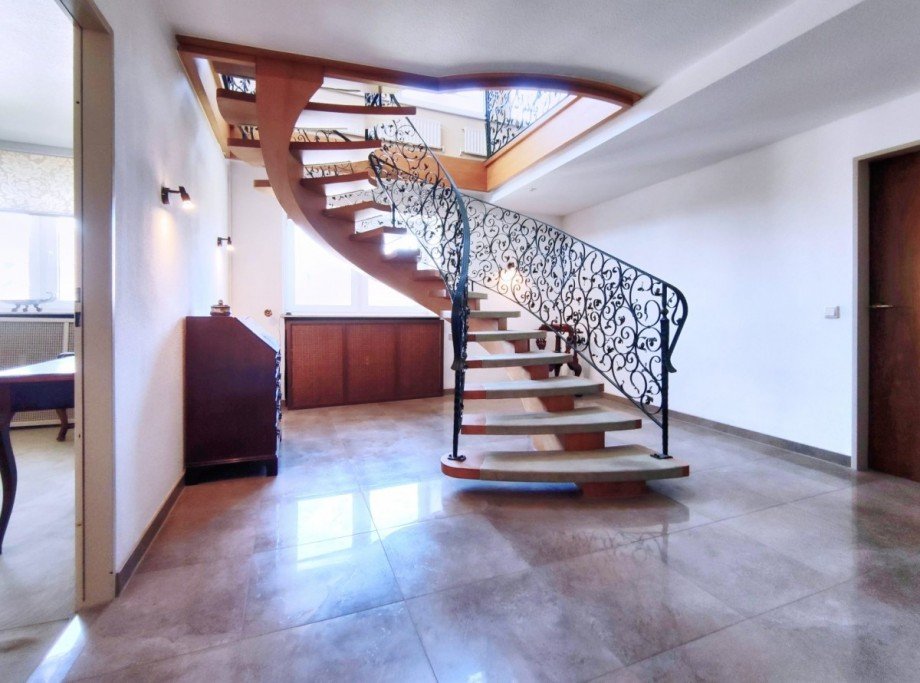 Freitreppe zum Galeriegeschoss Maisonettewohnung D�sseldorf